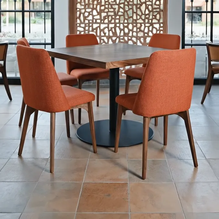 Restaurante con sillas tapizadas easy-clean